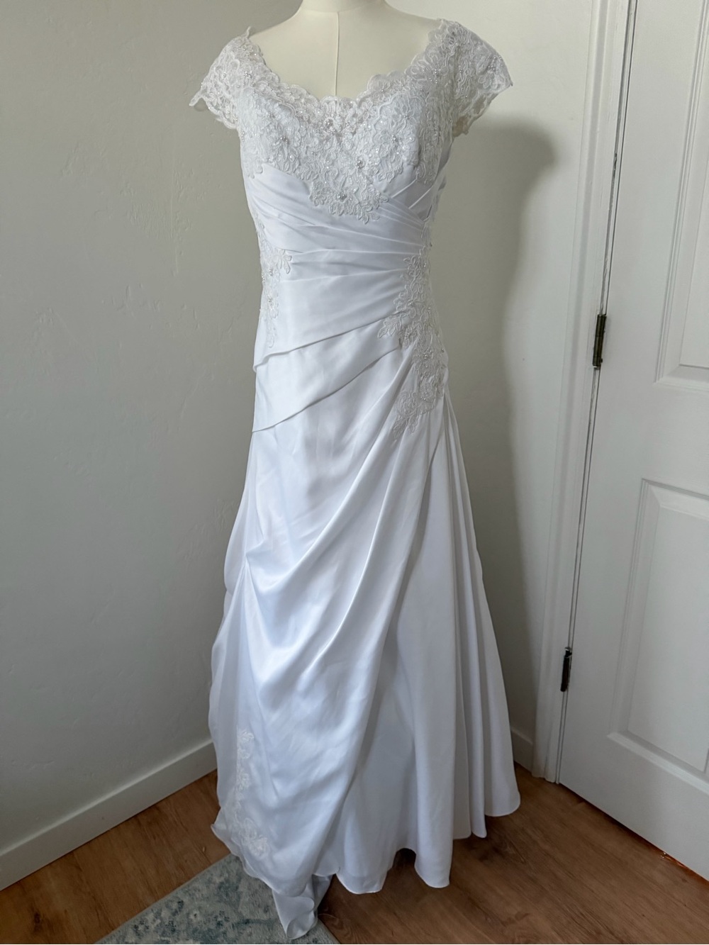 Elegant White Lace-Accented Women's Dress